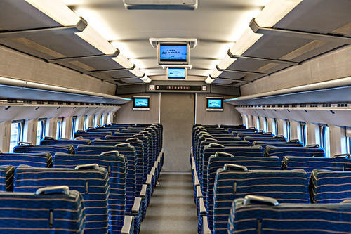 韩国美女被中国高铁征服：韩国报道中国都是破火车，我们都被骗了