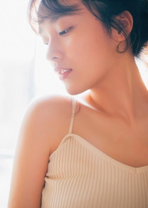 丰腴吊带美女火辣性感私房写真图片