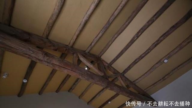  「小贩」为什么很多人到农村收旧房梁，“烂”木头有啥用？看完