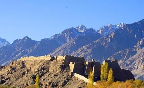 中国西部最偏远的县,一县邻三国,是通往西亚中亚的大通道