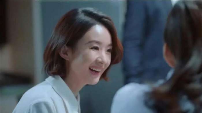 赵丽颖广告花絮流出, 脸肿得像个橡胶人, 网友: 刚打完针就出来啦