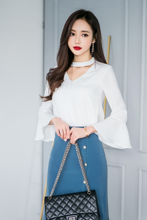 女神孙允珠，白皙朝梦清露炼乳环领荷叶裙