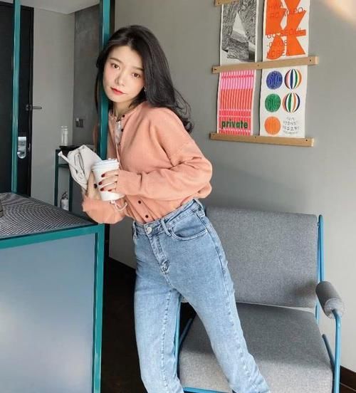  『初春』最近火了一种初春搭配，减龄又有气质，120斤都能穿出女神范儿