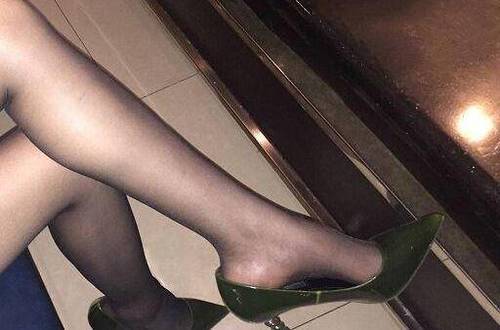 经典时尚的尖头高跟鞋，穿出女性优雅的气质，绽放迷人的风采！