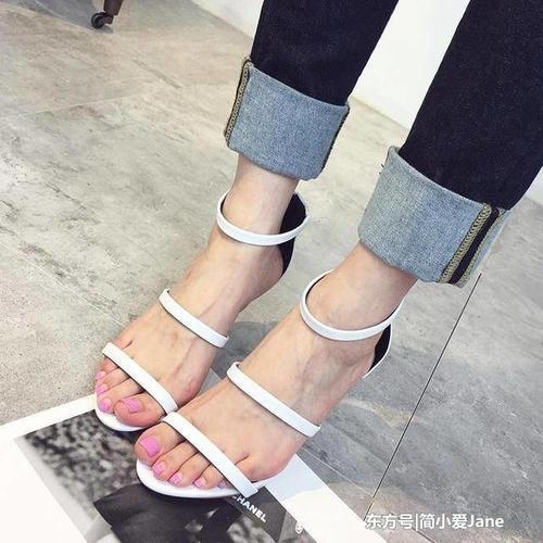 一字带高跟凉鞋,时尚柔美很清凉