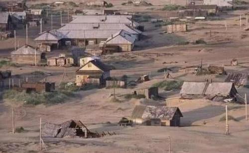 沙漠的“神秘”村庄，白天出现晚上消失