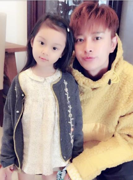 王宝强第二？黄奕前夫再爆贾乃亮被周围人轮着骗，助理吃巨额回扣