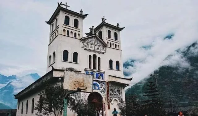 怒江大峡谷仅仅神密的原生态密境吗?大峡谷深出的传统村落在哪儿?
