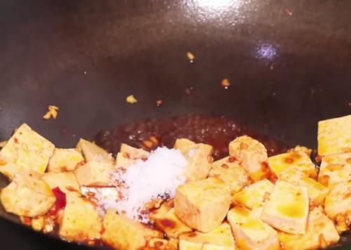 『家常菜』香辣可口的红烧豆腐,嫩滑入味,营养下饭,不错的美味家常菜