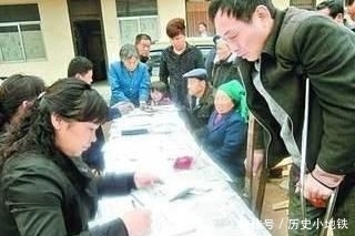  农村户籍人员：农业户口人员也可以像其他灵活就业人员一样，缴