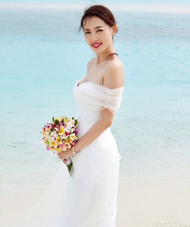 马蓉好友被网友“晒照”曝光后，立即贴出自拍照辟谣