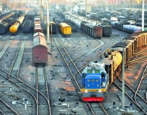  【我国】我国最大的火车站，每天接待24000多列火车，被称为“铁