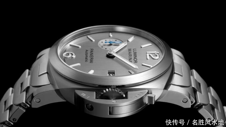  面盘■沛纳海品牌少见的链带加上首见的银面，在手腕中显得相对抢眼