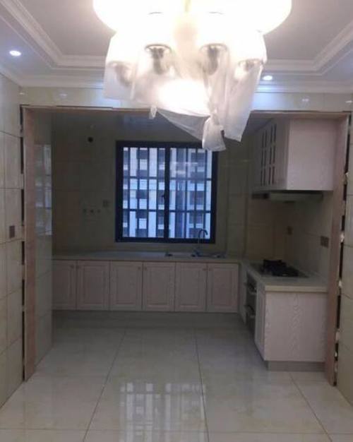 老婆将家里全部贴成瓷砖，硬装花40万，网友：这是传说中公共厕所