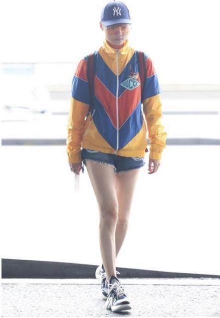 李宇春露腿，奚梦瑶露腿，网友：终于知道清新与轻浮的区别了！