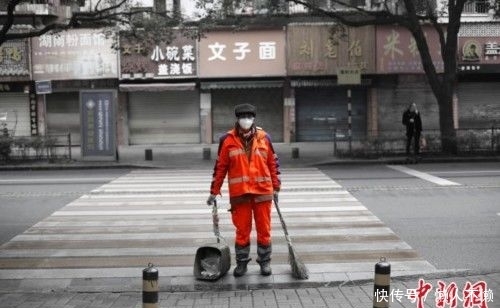  #人影难觅#湖北宜昌街头：橙色的坚守