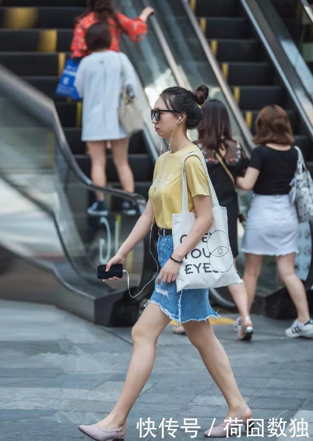 [时尚感]街拍：小姐姐一双高跟鞋的加持，美丽就不言而喻了