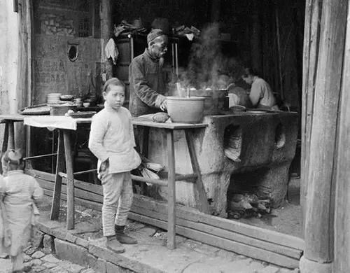 美国一位研究中国的学者，无意中在家里翻出来6000张中国老照片