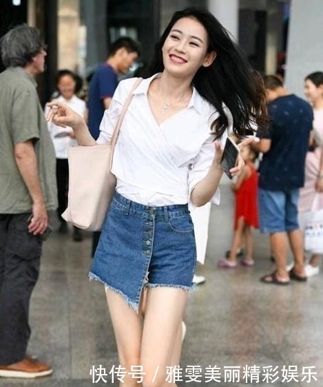 【美女】街拍美女:穿着时尚的小姐姐逛街,身材苗条,休闲大方!