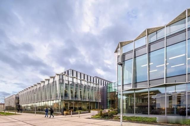  [建筑]国外科技园：立面结合被动式设计，用“硅”铝翅片，节省25%能源