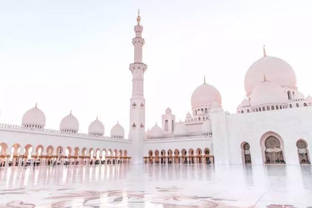 世界上最奢华的清真寺，用了46吨黄金，总造价超过380亿！