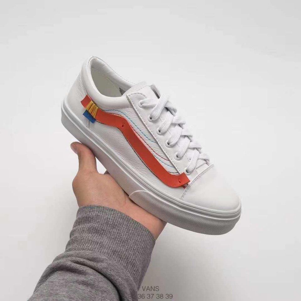 给自家汉子买东西，想送男朋友一双鞋，400以内有什么好推荐吗?