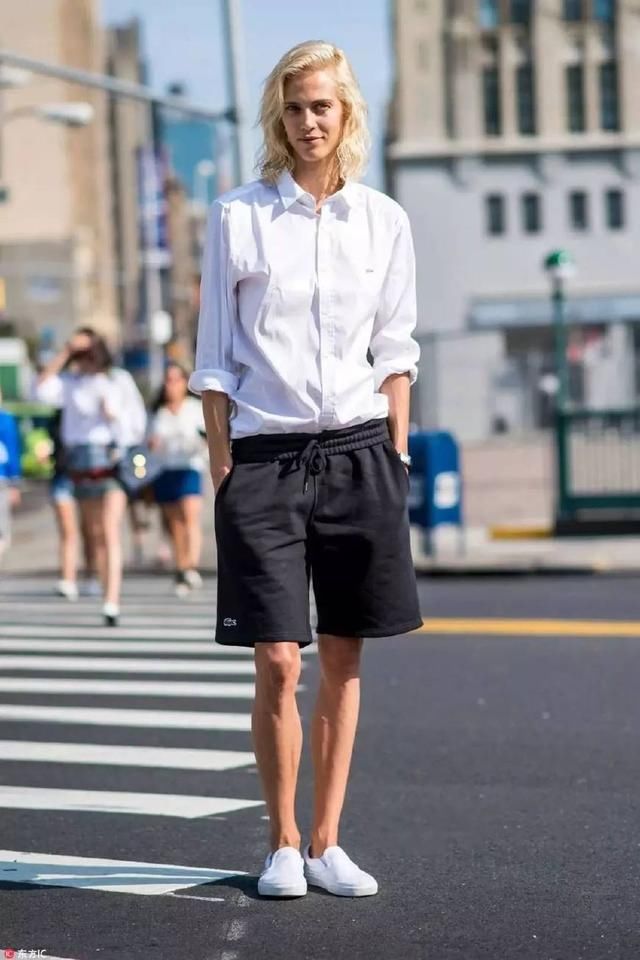 今年夏天最流行这条裤子！既时髦又凉爽，连刘诗诗，佟丽娅都爱它