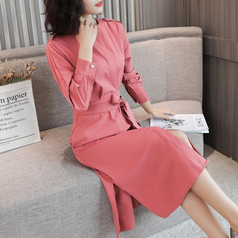 越来越多人不买夏装了，因为今年的秋裙实在太漂亮了，女神范爆棚