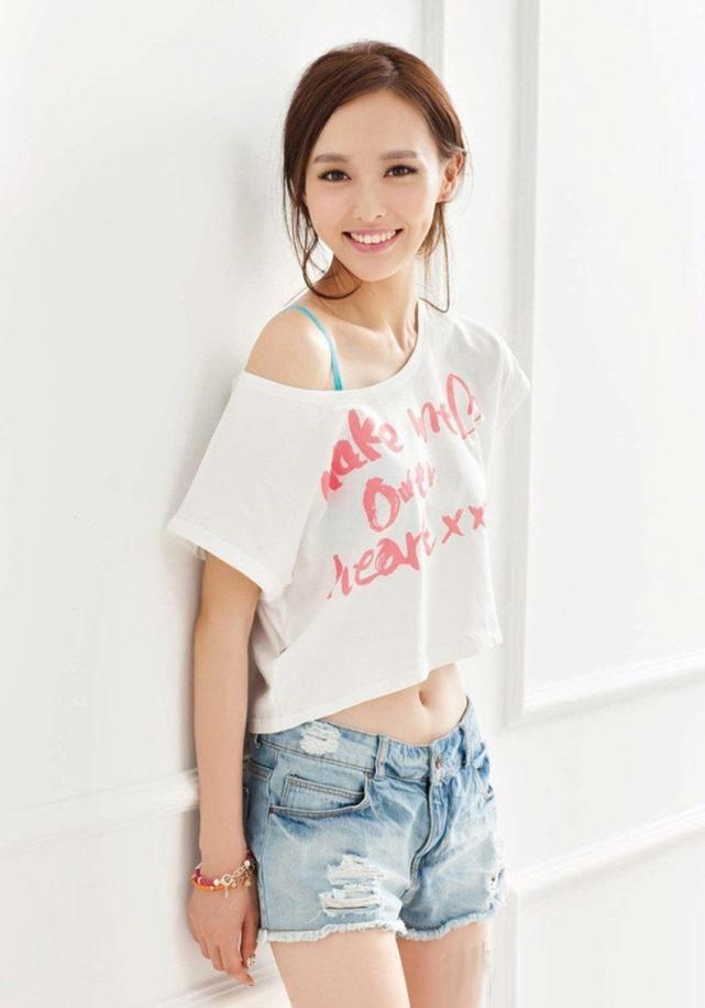 唐嫣的撩人身材照，图1优雅迷人，图6让我不舍得翻页