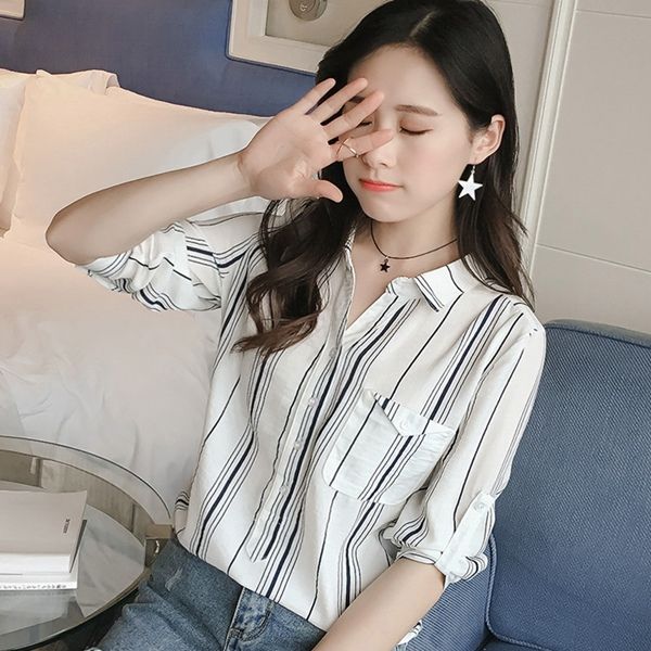 上班女人最爱的“秘书衫”，搭配包臀裙，勾勒出姣好身材