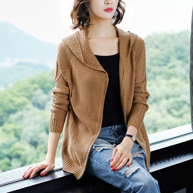 别急着买羽绒服!今秋流行的薄外套，比风衣还美，赶紧给妈买2件