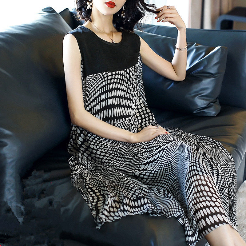 女人一过40,打扮的时尚点,推荐这高级素雅裙,美的风采迷人