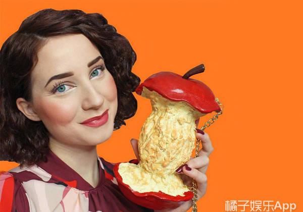 设计师■LadyGaga五花肉套装见过吗?还有方便面链条包,穿着都能去涮火锅了