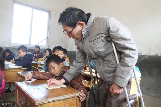 国家能给原来的民办代课教师，统一办理养老保险和医疗保险吗?