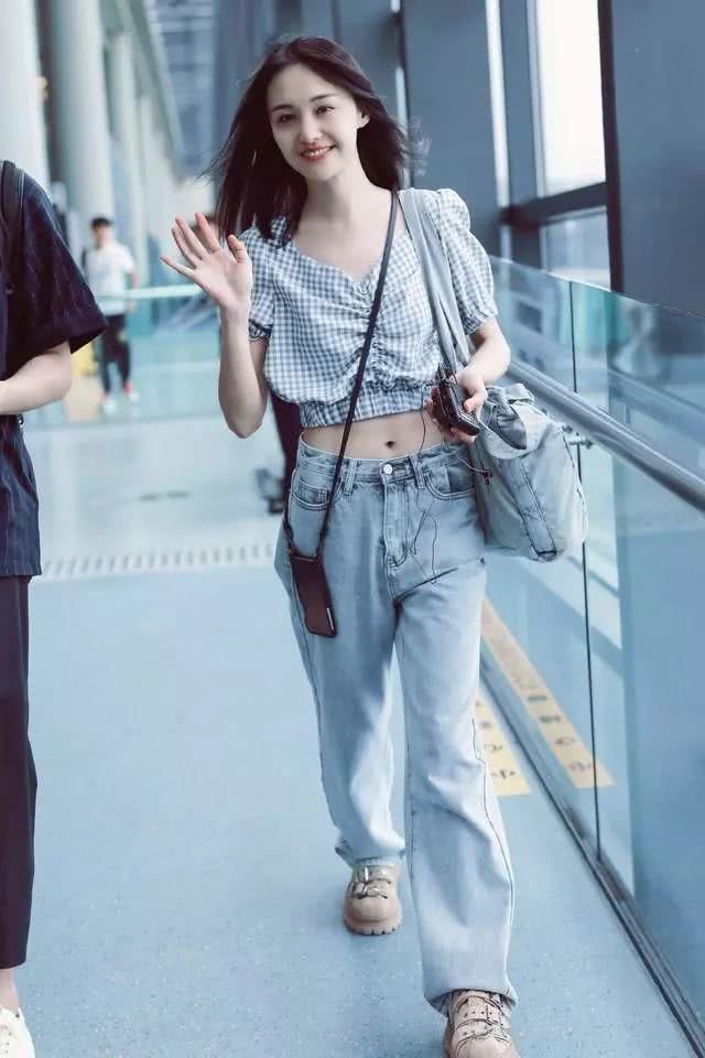 『显瘦』今年不流行T恤配短裤了,这3种搭配才是夏季打开方式,时尚又显瘦