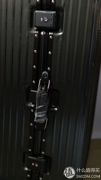 便宜量足的大容量行李箱:网易严选28寸pc铝框拉杆箱