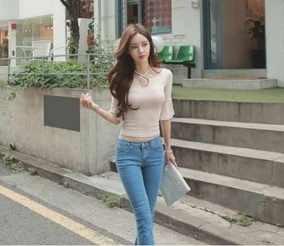 很能显身材的紧身裤，让女人的美丽身材更显动人！