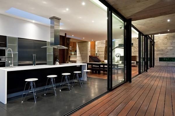 危地马拉，森林中一座3层“金光闪闪”的奢华别墅，超自然感