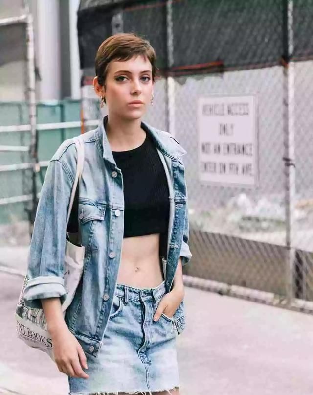  『打造』运用经典色打造时髦造型!早春实用穿搭指南,你最pick哪一套