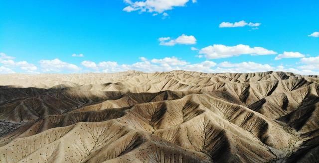 青海和甘肃交界处，300公里无人区现魔鬼诡异地貌，突遇沙尘暴