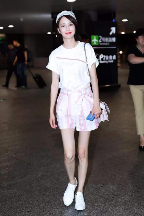  #女人#有格调的女人，在穿搭上一定要满足这3种特征 ，给人一种独特气质