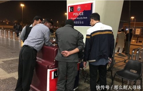 巴基斯坦火车站，中国人这待遇，老外很眼红，甚至巴国人都很羡慕