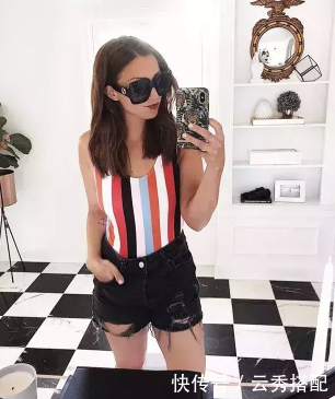 内衣外穿算什么 这年头流行的是泳衣外穿!看小姐姐看到入迷！