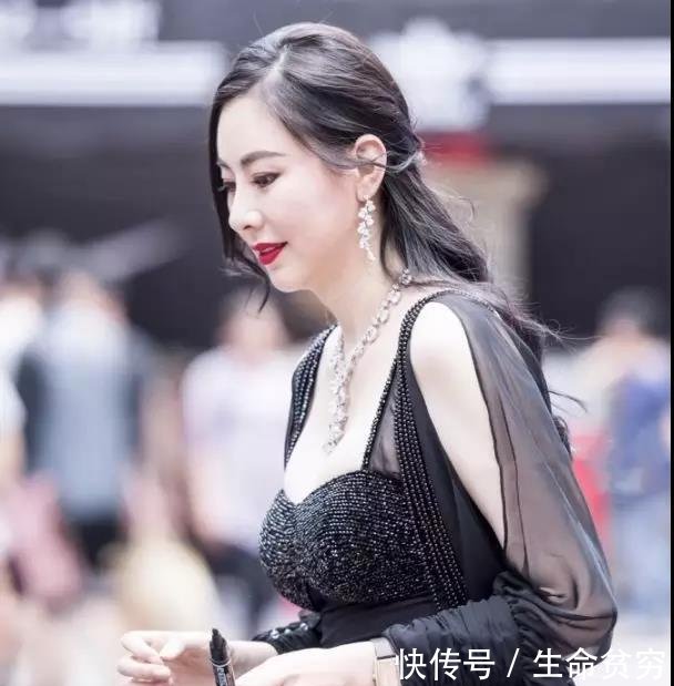 深圳美女街拍 对于女性身材来说，穿着好看下，没有对比就没伤害