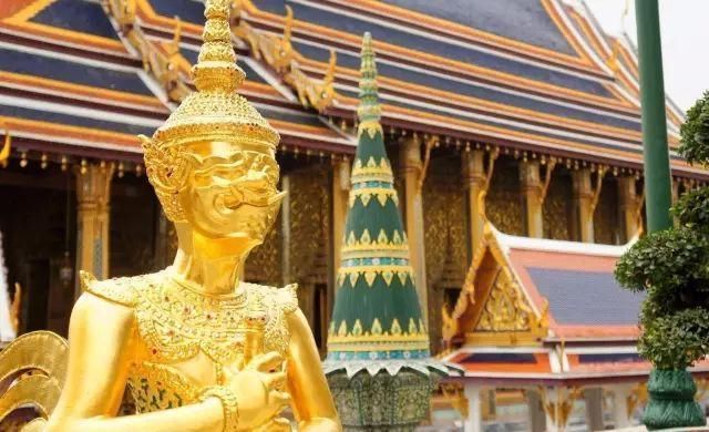 曼谷致命吸引力正是热带风光、佛教文化、民间风俗三者的叠加
