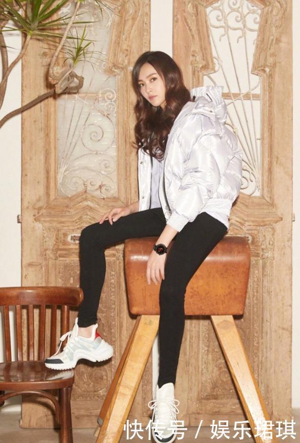 ?  二次元的唐嫣，短发细腰漫画腿  美出新高度，罗晋真有福