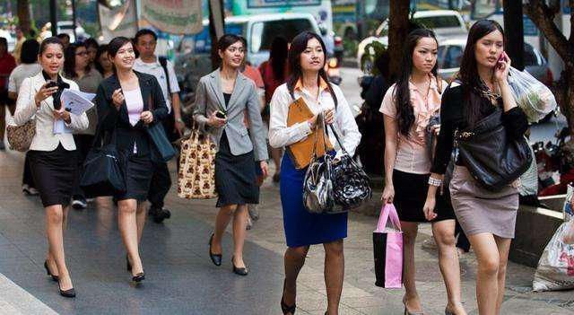 这个城市就在中国，到了早上越南美女会主动上门，晚上回国吃饭