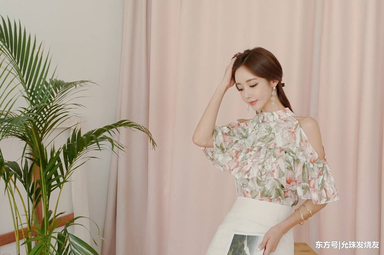 孙允珠迷藤水蔓曲颈天鹅露肩衫