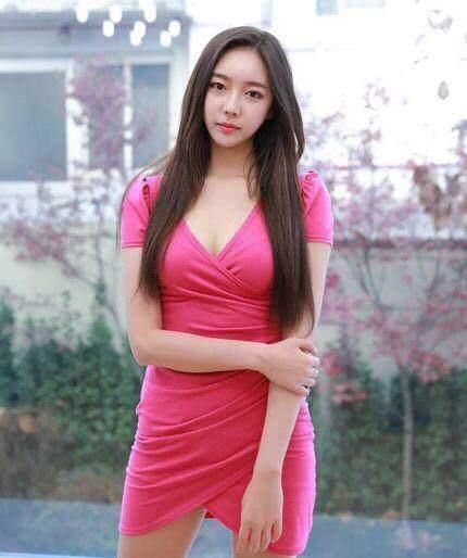 武汉街拍 夏天是外表火辣，内在性感的季节，又到了这种露肉的年