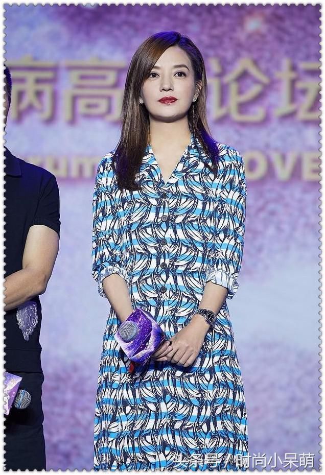 本以为舒淇的裹胸裙够惊艳的了，但看到赵薇的连衣裙，我彻底懵啦